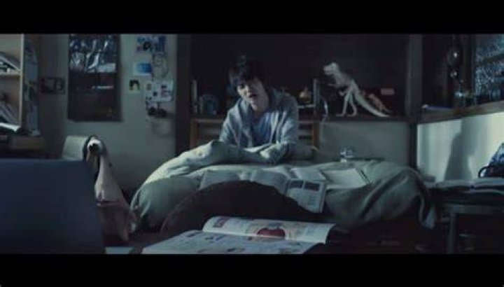 「寄生獣 実写 ベッド」何が“ベッドシーン”に見えるのか—配信前に押さえる観点